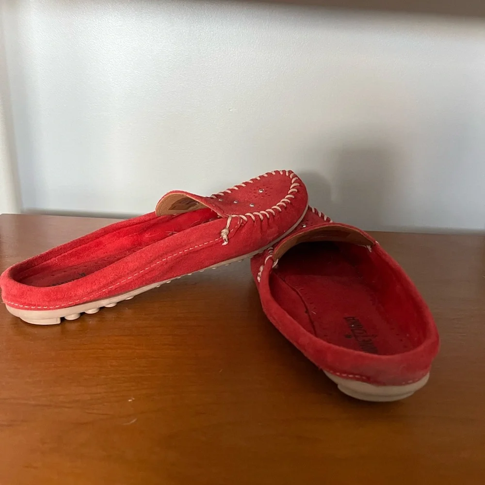 Minnetonka Red Moccasin Slides - Picture 3 of 4